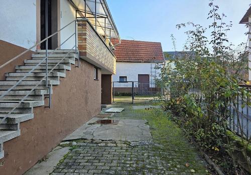 Hof / Zugang zum Haus