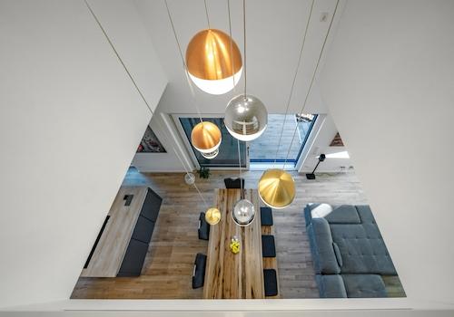 Blick von der Galerie in das Wohnzimmer