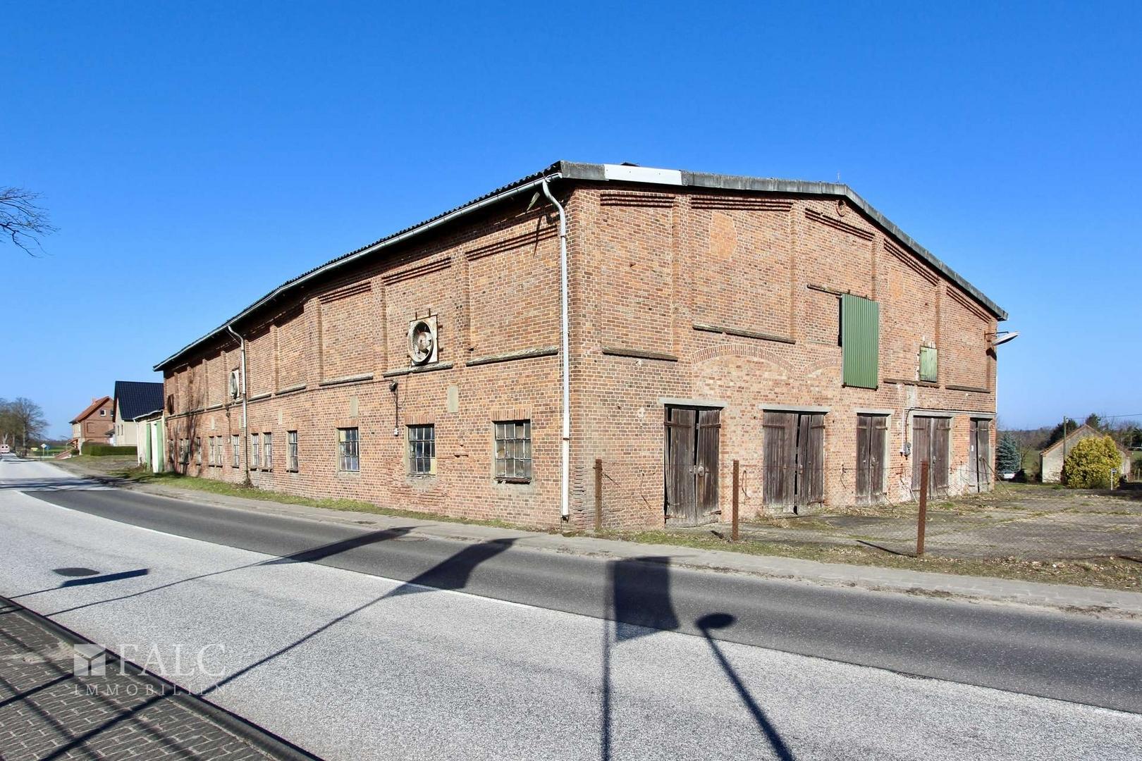 Straßenansicht Stall