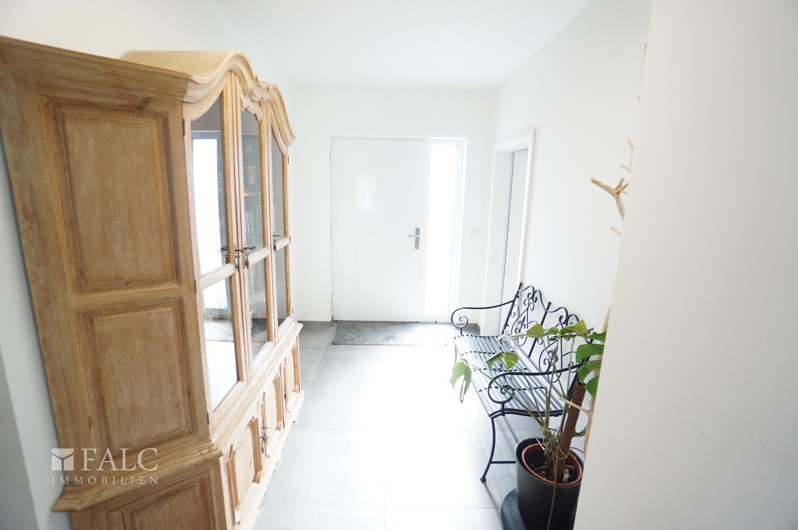 Garderobe EG