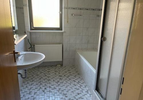 Badezimmer Badewanne / Dusche