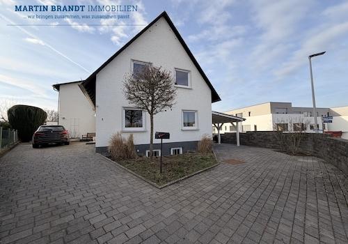 gepflasterte Zufahrt zum Haus