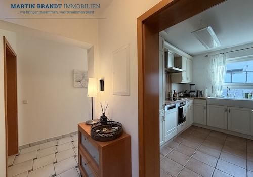 Diele und Einsicht in die Küche