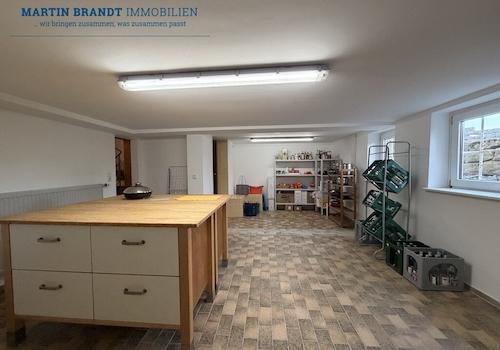großer Hauswirtschaftskeller