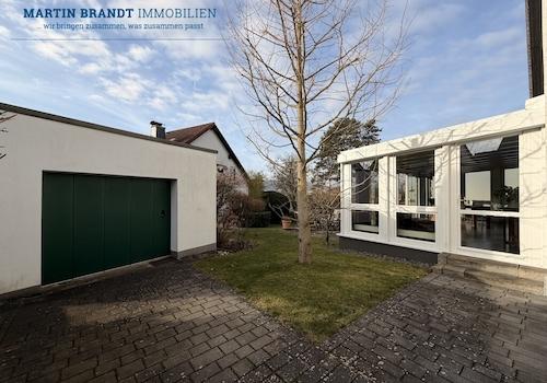 Ansicht Garage und Wintergarten