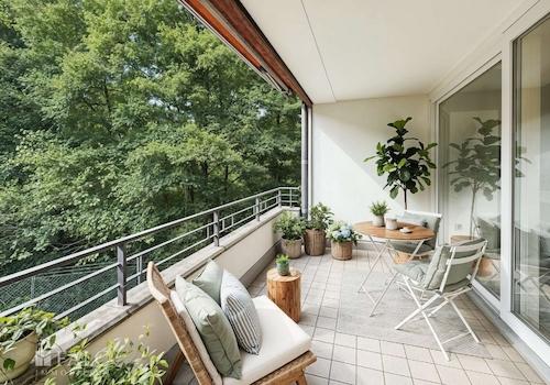 Balkon - (KI generiert)