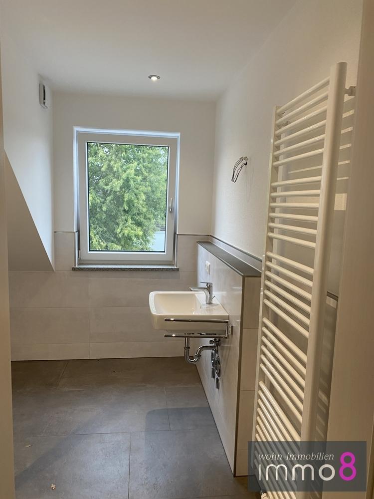 Badezimmer mit Fenster