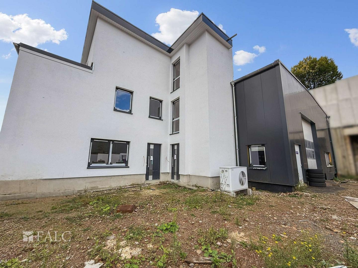 Vorder-und Seitenansicht