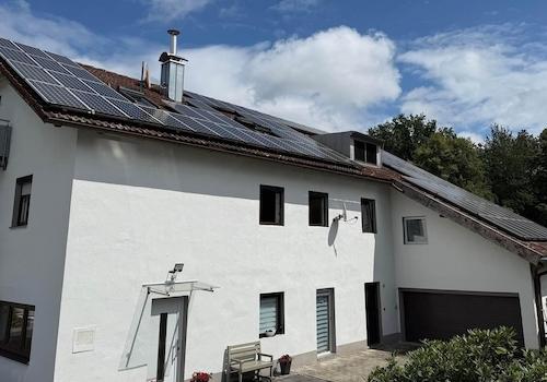 Seitenansicht Garage PV-Anlage