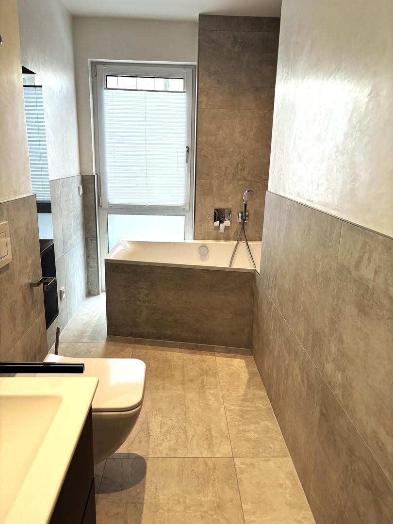 Bad mit Badewanne in Wo 6