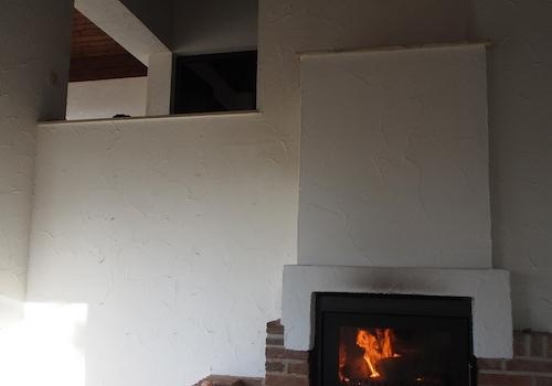 Holzofen im Wohnzimmer