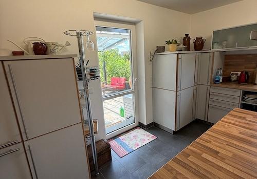 Küche mit Terrassentür