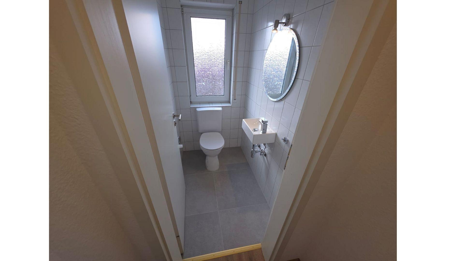 1.OG - Gästebad mit Fenster