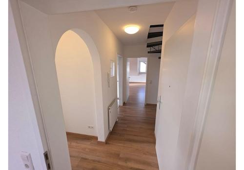 1.OG - Flur mit Treppe