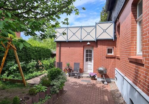 Garten, Blick zum Anbau