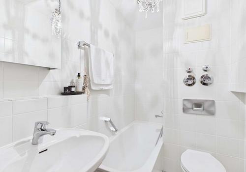 Badezimmer mit Badewanne