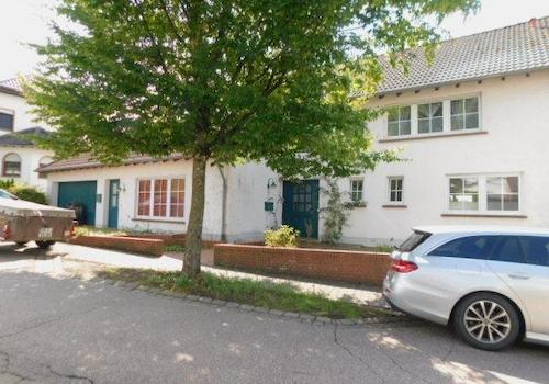 EB1-1 Ansicht v.d. Straßenseite