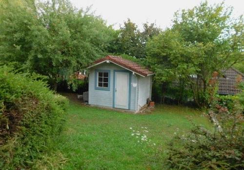 EB24 Garten m. Gartenhaus