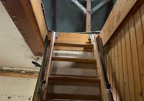 Treppe zum Spitzboden