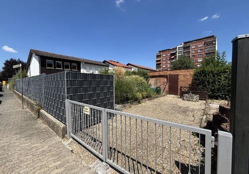 Stellplatz und Zugang Garage