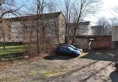 Blick ins Grundstück