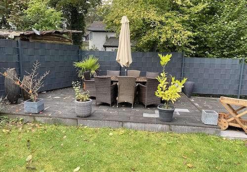 Gartenterrasse links