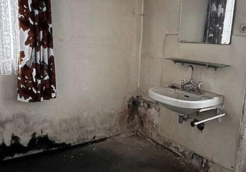 Badezimmer sanierungsbedürftig