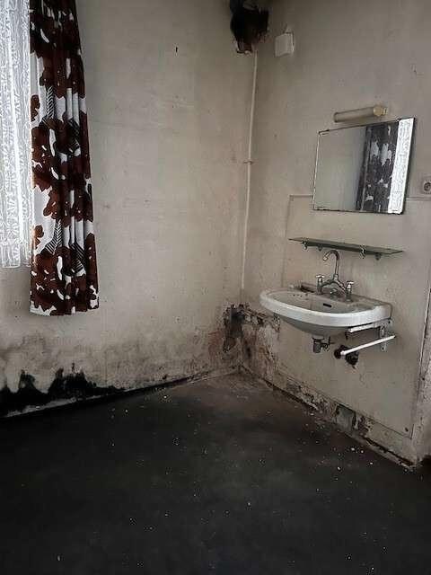 Badezimmer sanierungsbedürftig