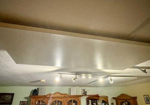 Decke mit Infrarotplattenstrahler