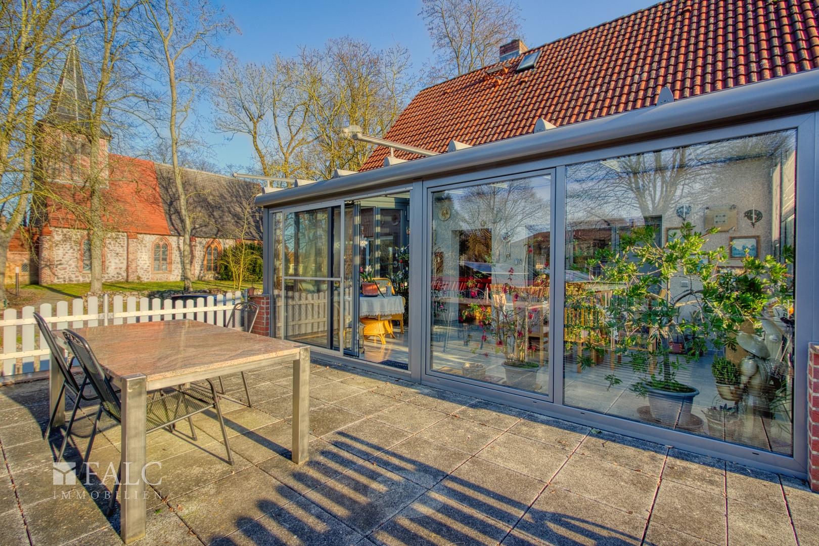Blick von der Terrasse auf den Wintergarten I