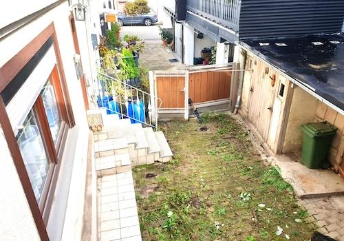 nach hinten versetzt