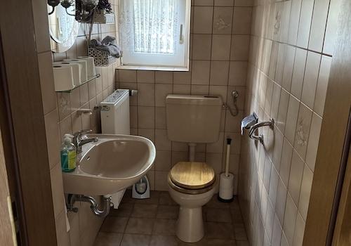 Gäste WC mit Fenster