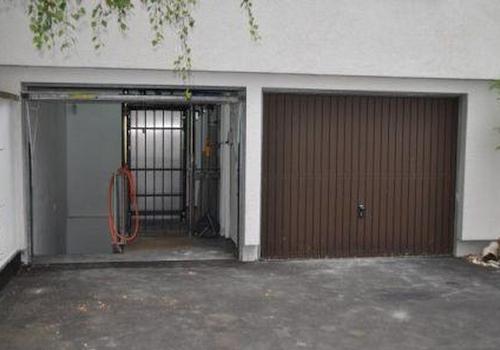 Abgang zum Keller/Aufzug