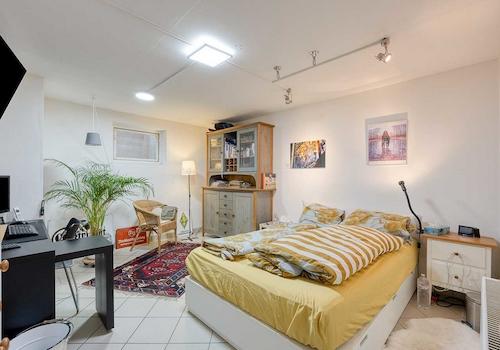 Wohnlich ausgebauter Raum im Souterrain