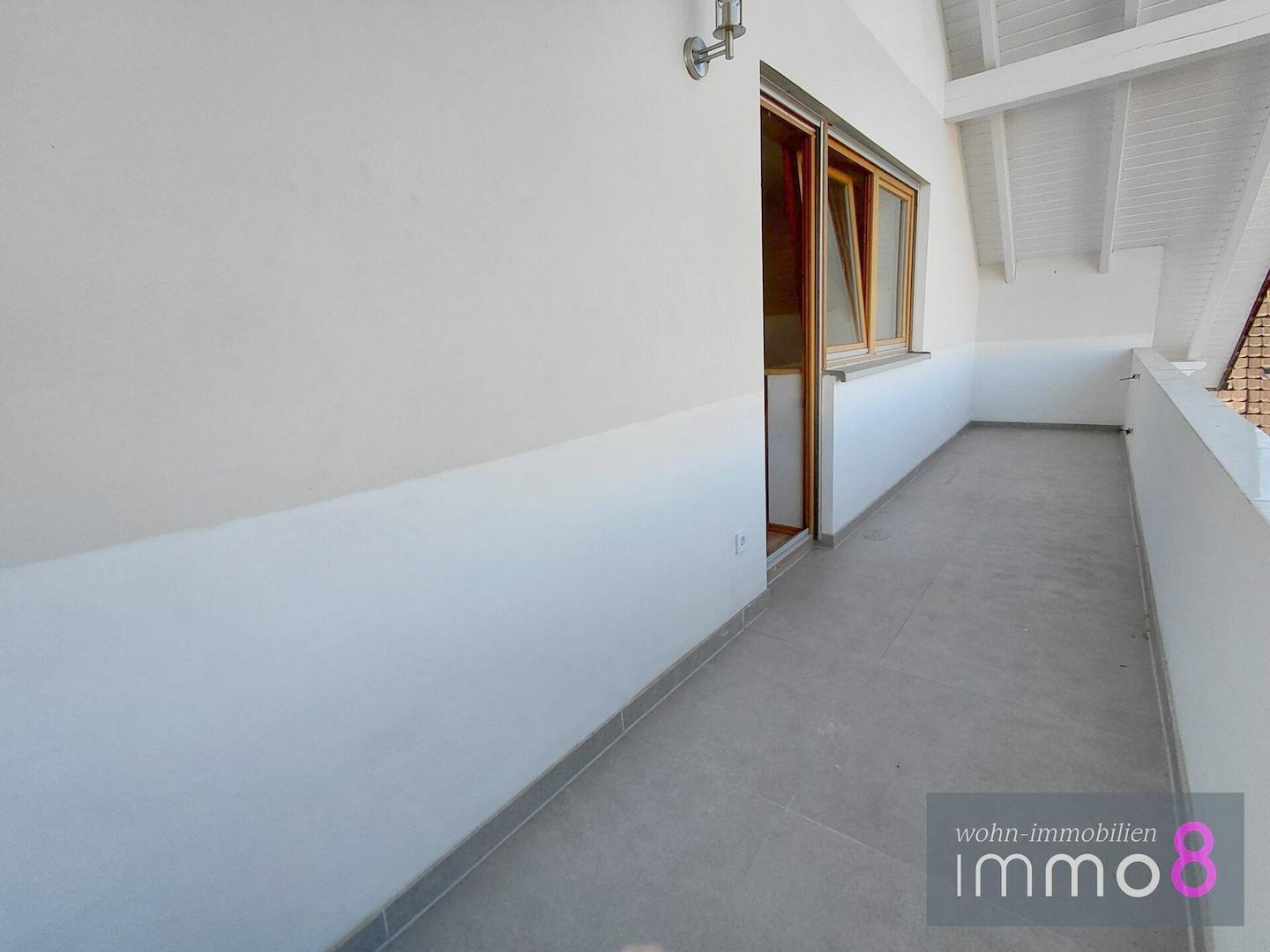 Überdachter Ost-Balkon