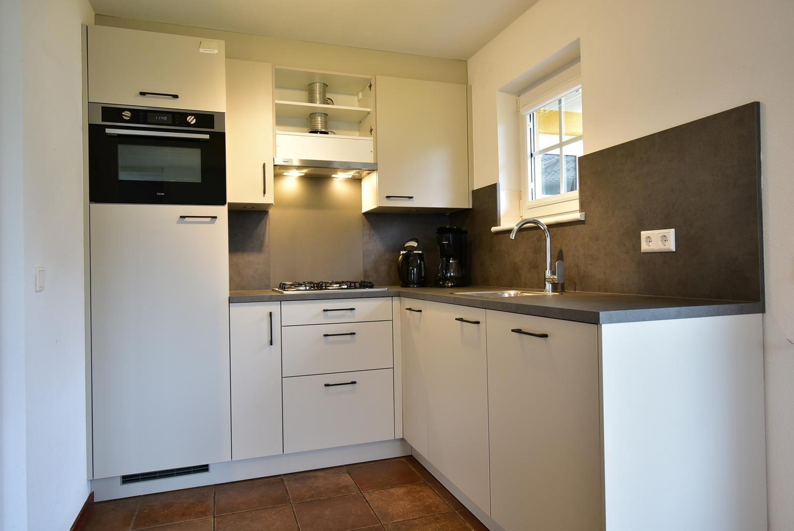 Ferienhaus zu verkaufen Ferienpark Cochem – Küche mit Einbaugeräten