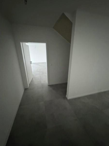 25 Wohnungstür EG re