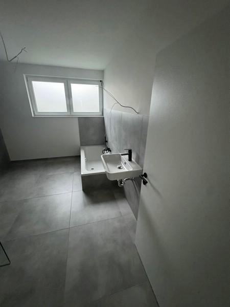 31 Bad mit Wa und Hygienebereich