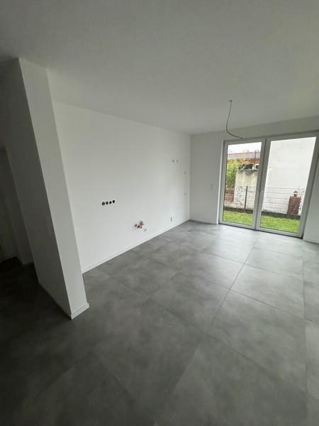 33 Küchenbereich mit Gartenzugang