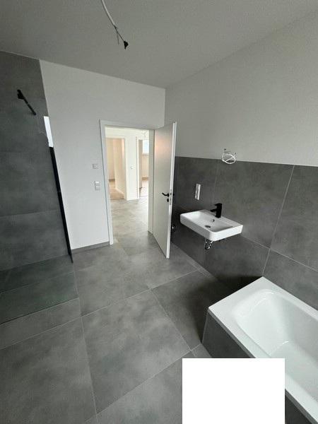 30 Blick aus Bad Rtg Garderobenbereich