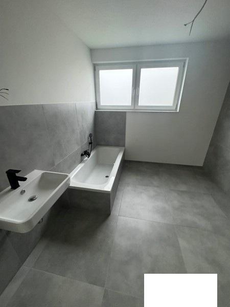 28 Bad mit Wa Hygienebereich