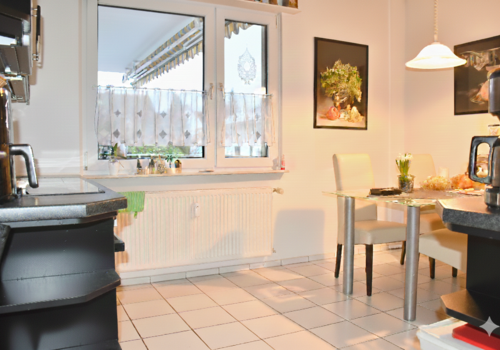 EG: geräumige Küche