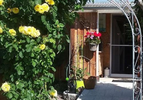 Hauseingang im Sommer