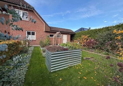 Garten mit Hochbeeten
