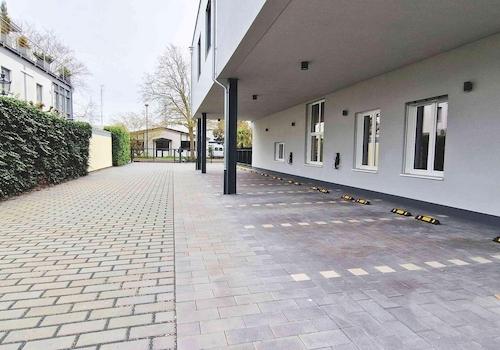 Parkplatzseite hinten