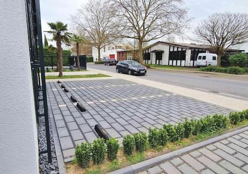 Parkplätze vor dem Haus