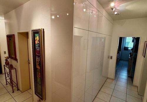 Diele mit Maß-Einbauschrank