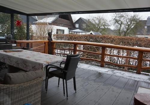 Terrasse mit Teil Wintergarten