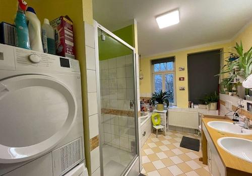 Bad mit Dusche + Wanne