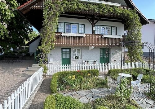 Vorderansicht mit Eingang